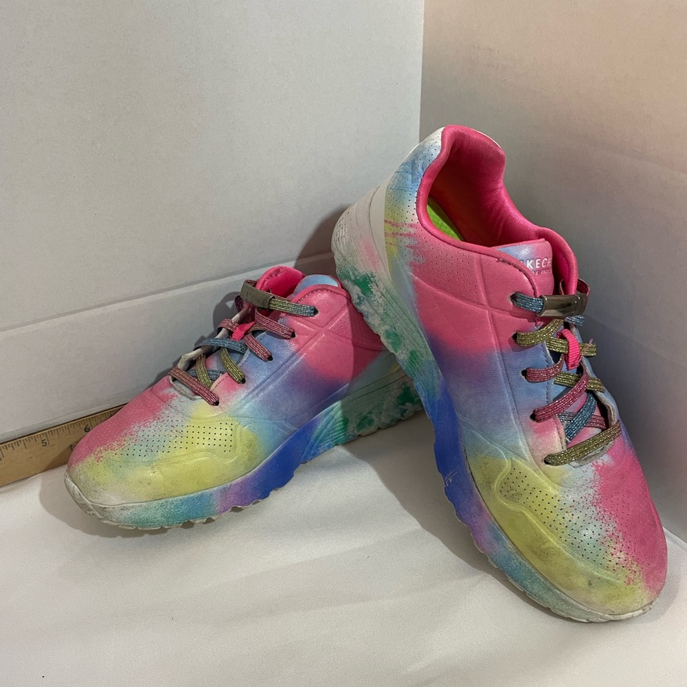 Skechers tennis shoes women’s size 5 colorful Sneakers pink blue yellow